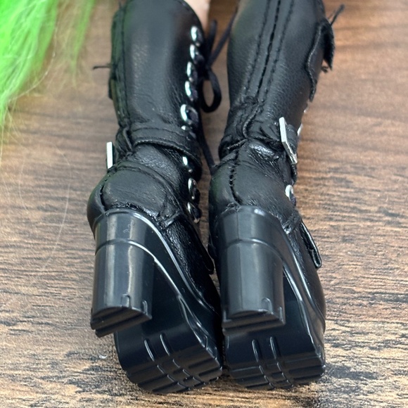 Rainbow High JADE HUNTER Fantastic Fashion Toy Doll Green & Black 2019 - Picture 12 of 13